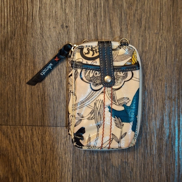 The Sakroots Crossbody Wallet. - Picture 2 of 13